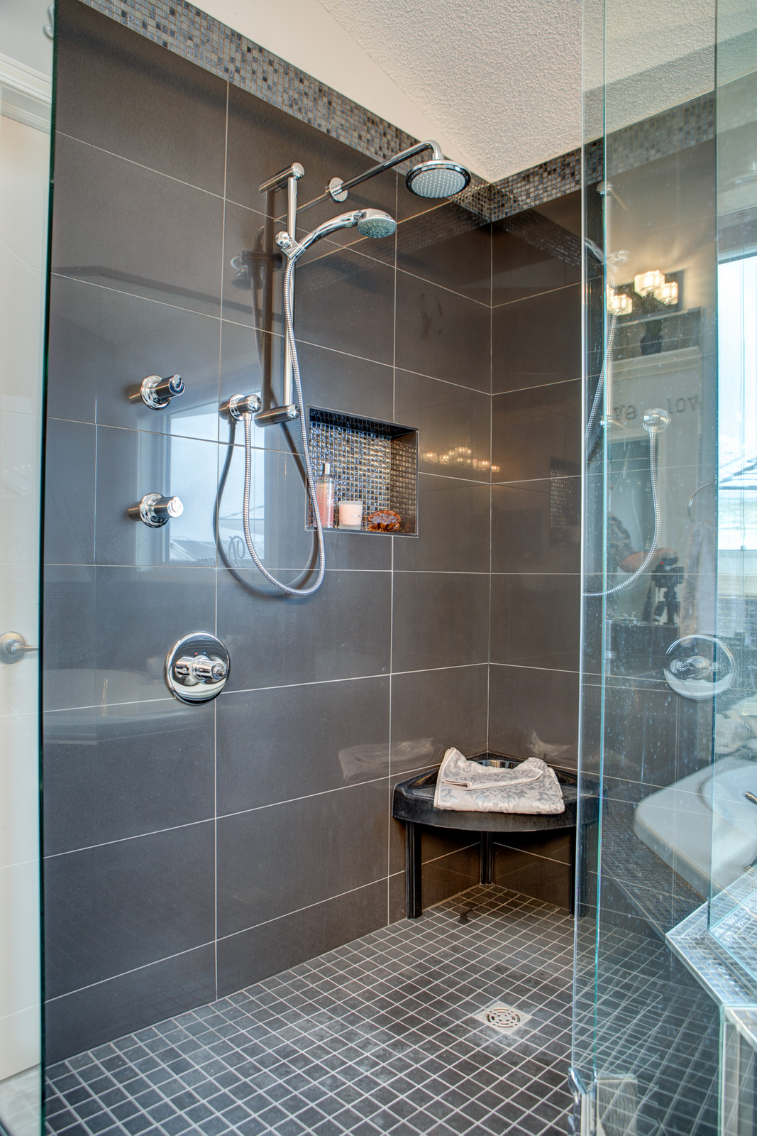 Steam Showers - Edmonton - Independent bath - picture inside of steam shower 